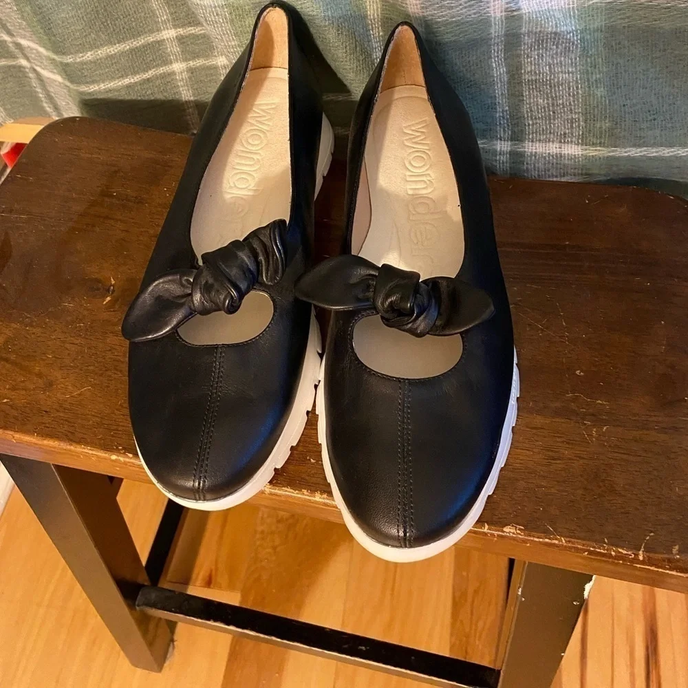 Wonders fly wedge shoe with bow detail in soft black leather size 41 US 10